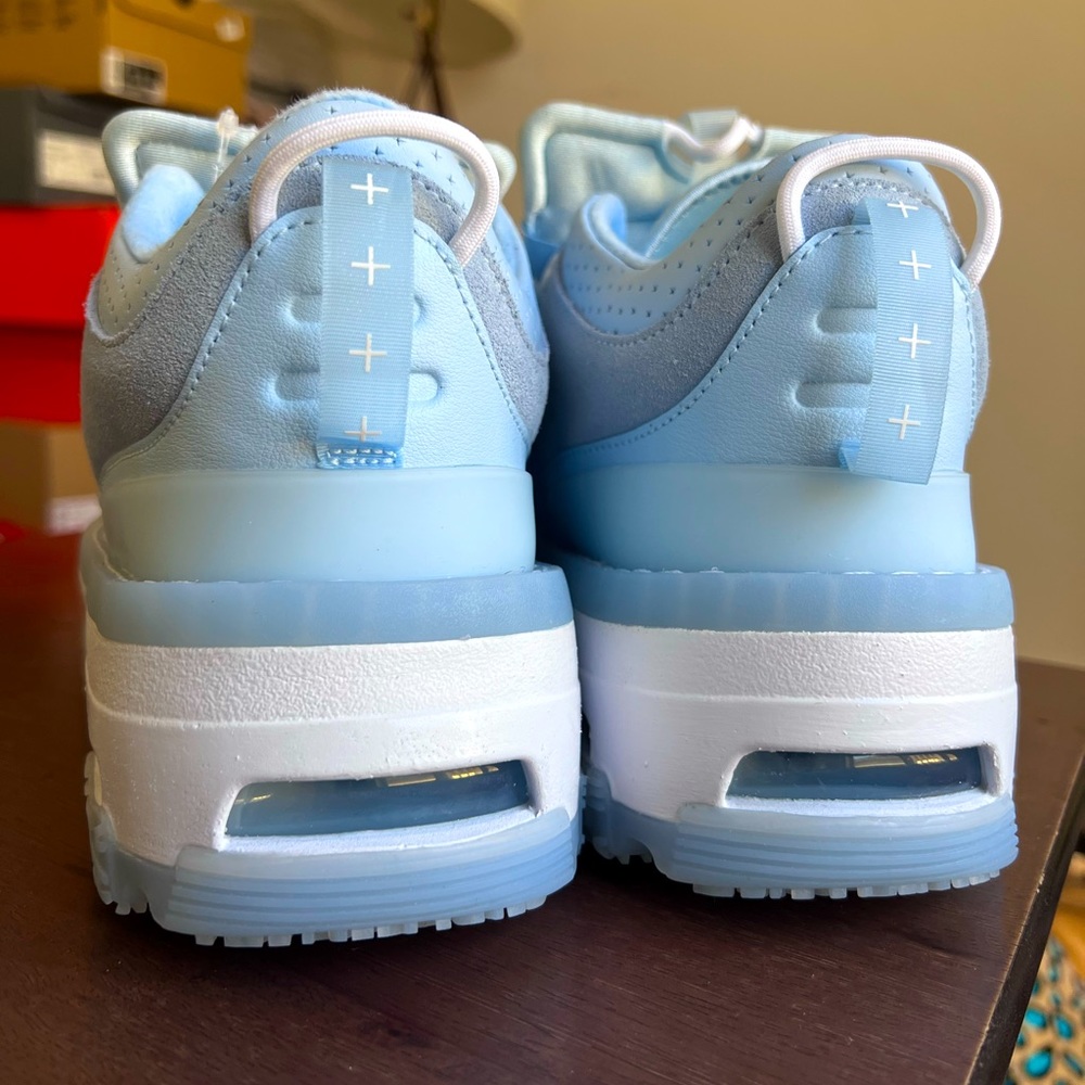 Nike Air Jordan Mae UNC Blue Men’s Sz 10 / 10.5 Sneakers Shoes CT4539-400 - Picture 2 of 3